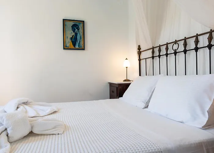 Patmos Exclusive سكالا